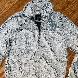 University of delaware sherpa pullover
